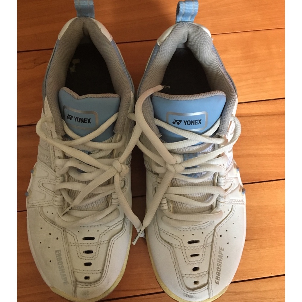 Yonex professional indoor court shoes size 6.5